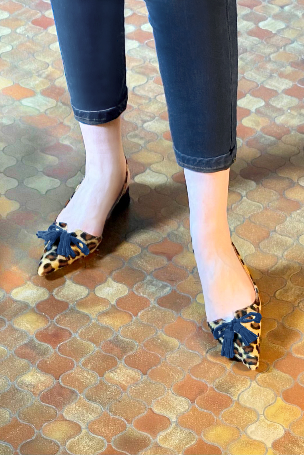 French elegance and refinement for these safari black and navy blue dress slingback shoes, with a knot, 
                available in many subtle leather and colour combinations. The "jolie francaise spirit" of this beautiful pump in leopard,
will accompany your steps.
Allure guaranteed, camouflage be damned !
  
                Matching clutches for parties, ceremonies and weddings.   
                You can customize these shoes to perfectly match your tastes or needs, and have a unique model.  
                Choice of leathers, colours, knots and heels. 
                Wide range of materials and shades carefully chosen.  
                Rich collection of flat, low, mid and high heels.  
                Small and large shoe sizes - Florence KOOIJMAN